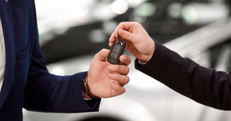 Obtienes ingresos por salario y vendiste tu auto usado